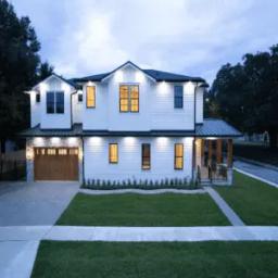 Custom home builder in Florida with 35+ years of experience, focused on quality and personalized service.