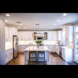 Transform your kitchen with San Diego Kitchen Cabinet Refinishing's expert remodeling and refinishing services.